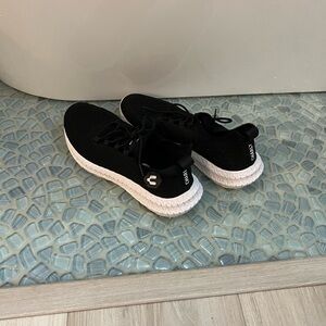 Charly Men’s Black and White Athletic Sneakers. Size 11.5